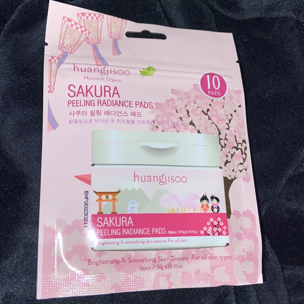 Huangjisoo Sakura peeling radiance pads